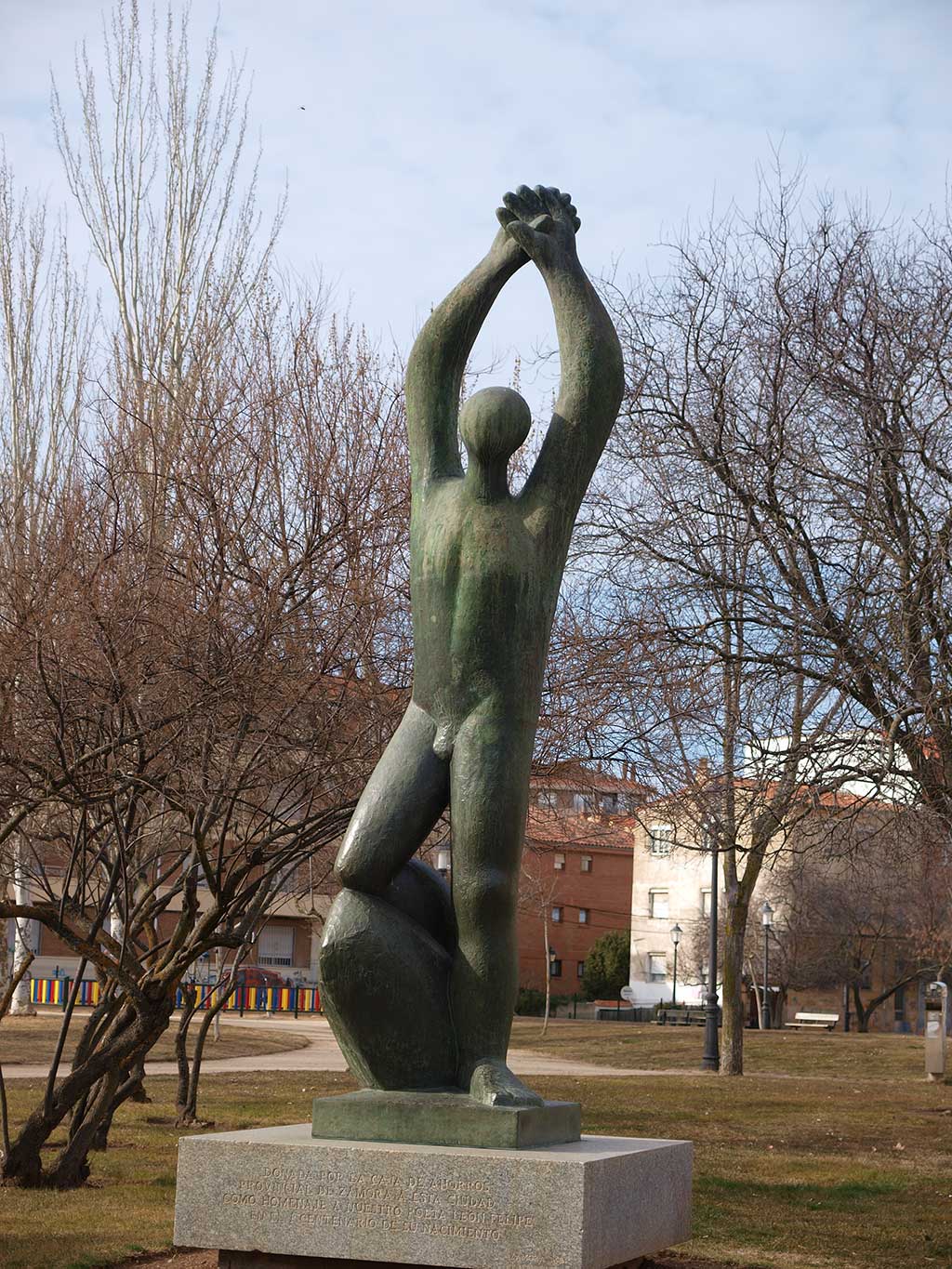 Leon Felipe. Estatua homenaje de Baltasar Lobo.