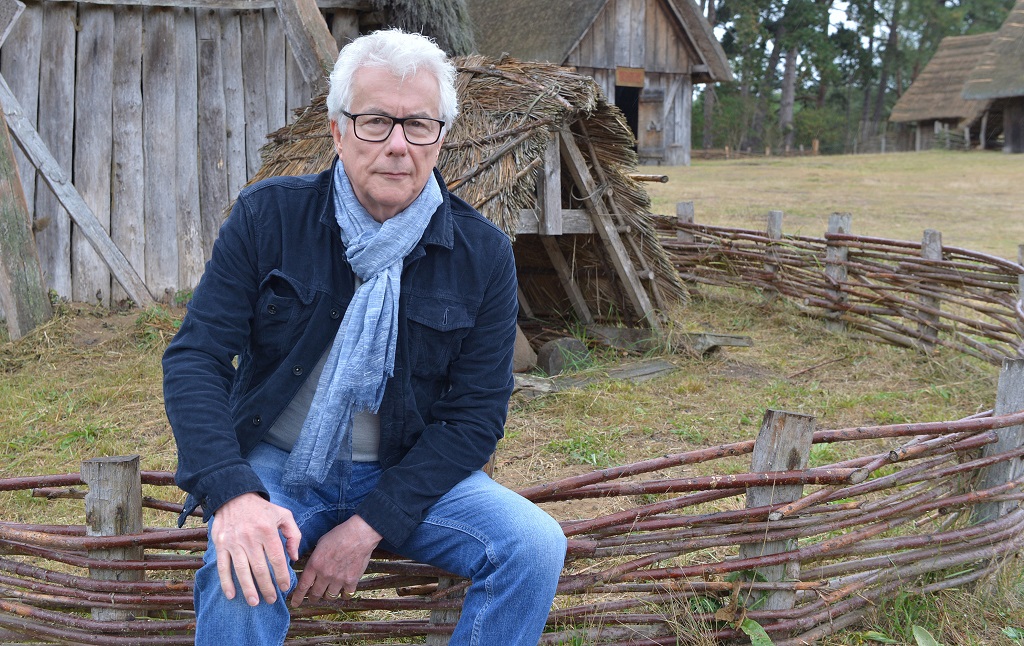 Librería Zebras - Hace 30 años, Ken Follett publicó en español su novela  más popular, Los pilares de la Tierra, que ha vendido más de veintisiete  millones de ejemplares en todo el